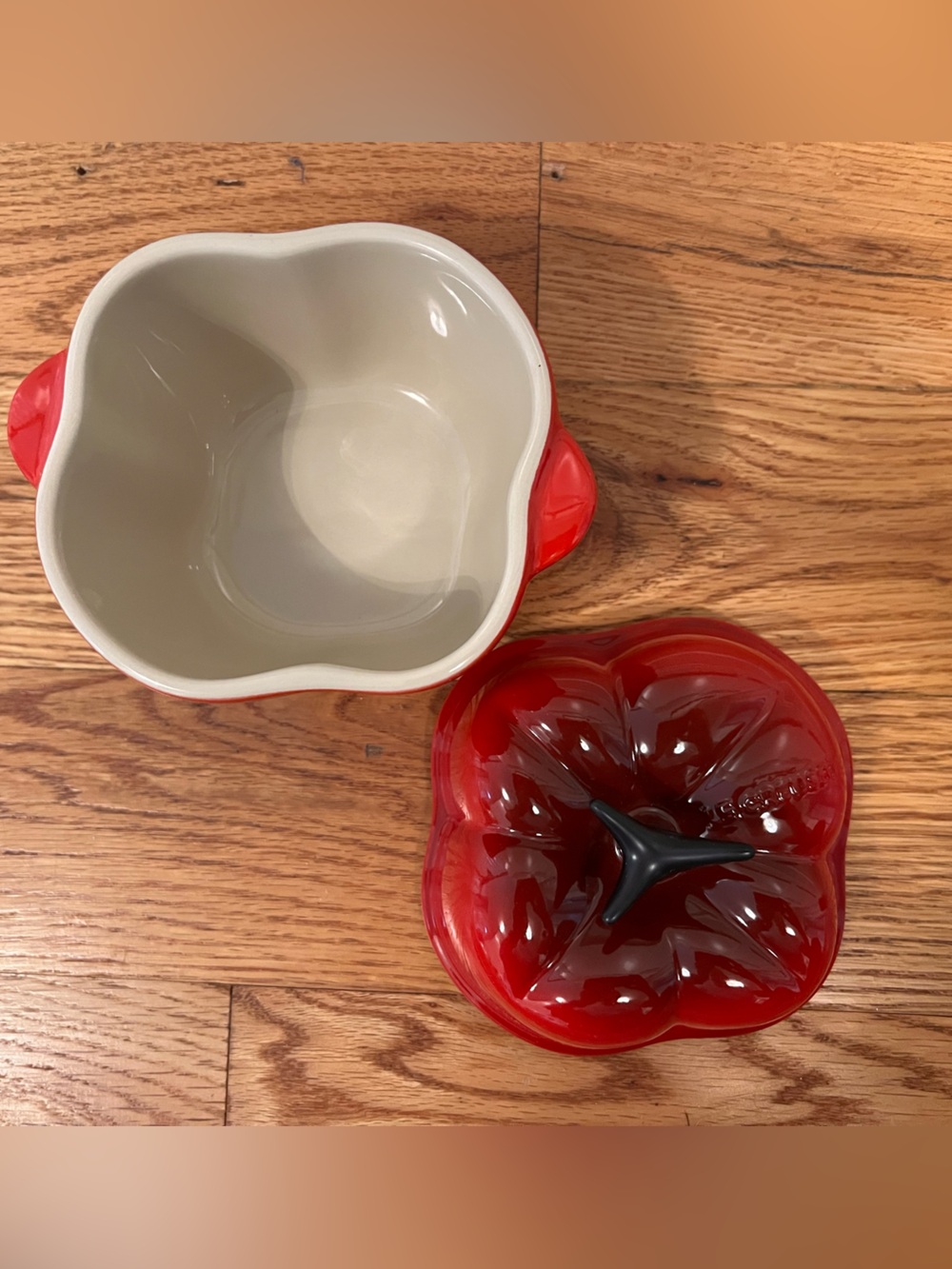NIB Le Creuset set of 4 petite bell pepper casseroles - Picture 11 of 16